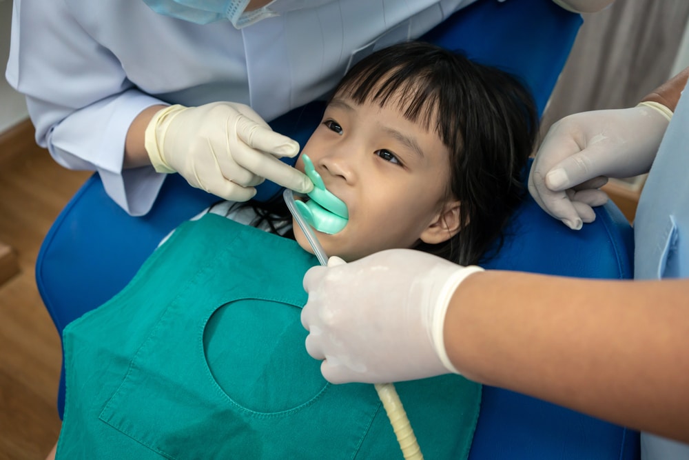 Why Is My Mouth So Dry? Causes & Effects on Teeth